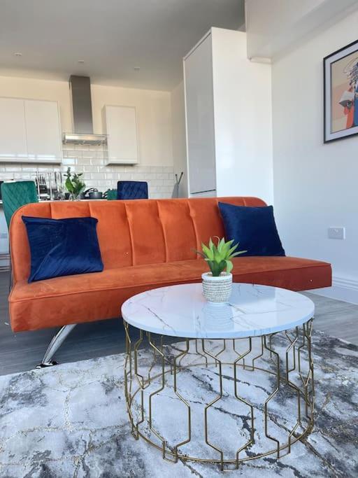 1 Bedroom Apartment - Flitwick - Contractor Friendly - Tourist Ready - Full Kitchen - Wifi - Smart Tv - Sofa Bed - Free Parking - Ideal For Short Or Long Stays Exteriér fotografie