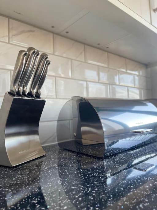 1 Bedroom Apartment - Flitwick - Contractor Friendly - Tourist Ready - Full Kitchen - Wifi - Smart Tv - Sofa Bed - Free Parking - Ideal For Short Or Long Stays Exteriér fotografie