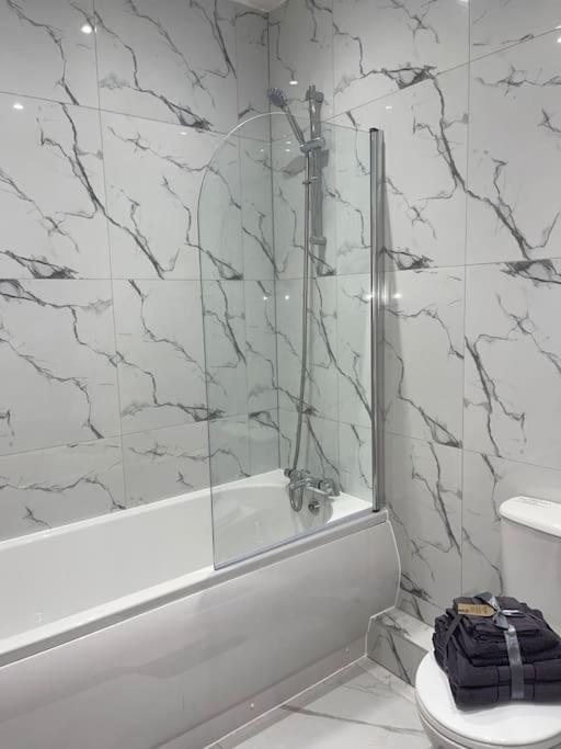 1 Bedroom Apartment - Flitwick - Contractor Friendly - Tourist Ready - Full Kitchen - Wifi - Smart Tv - Sofa Bed - Free Parking - Ideal For Short Or Long Stays Exteriér fotografie