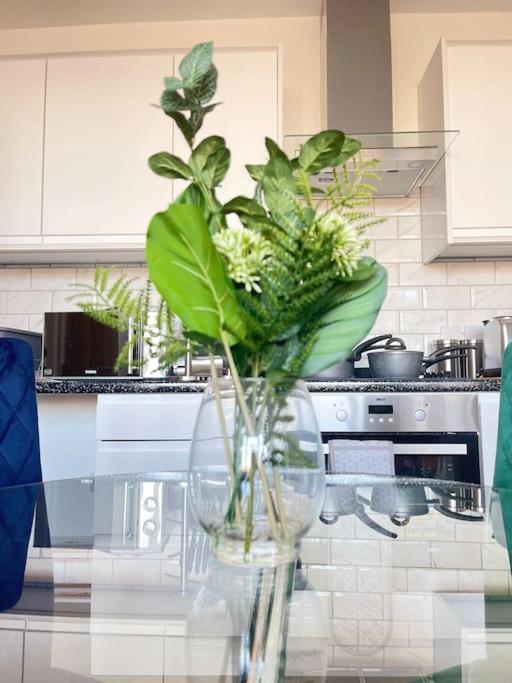 1 Bedroom Apartment - Flitwick - Contractor Friendly - Tourist Ready - Full Kitchen - Wifi - Smart Tv - Sofa Bed - Free Parking - Ideal For Short Or Long Stays Exteriér fotografie